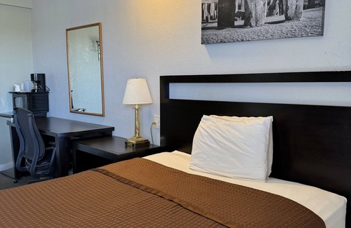 Watkins Hotel | Country Manor Motel Watkins