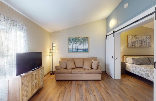 Wellborn Apartment | Country Oaks-VERY quiet! VERY clean! NEW King & Queen beds! 6 acre community