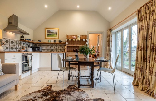 Great Rollright Cottage | Country retreat with stunning views - Guddlebrook Two