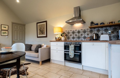 Great Rollright Cottage | Country retreat with stunning views - Guddlebrook Two