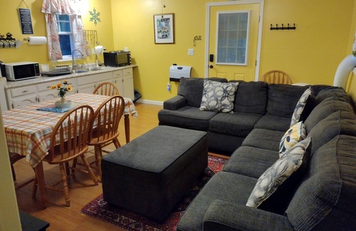 Keeling House | Country retreat close to VIR, Hyco lake, Danville & Chatham