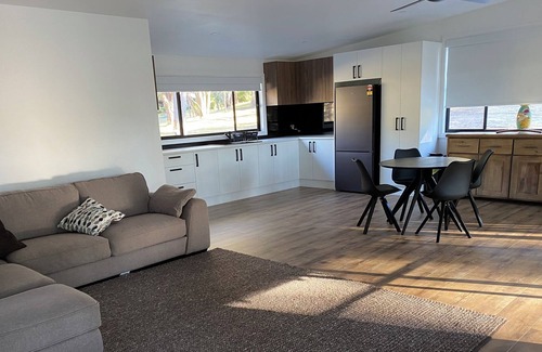 Ellalong Cottage | Country Retreat with beautiful views in the heart of the Hunter Valley