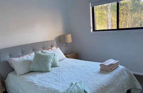 Ellalong Cottage | Country Retreat with beautiful views in the heart of the Hunter Valley