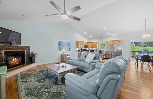 Weaverville House | Country Road Retreat: A Cozy, Pet-Friendly Stay Near Asheville with a Hot Tub & Fireplace
