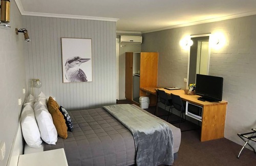 West Wyalong Hotel | Country Roads Motor Inn