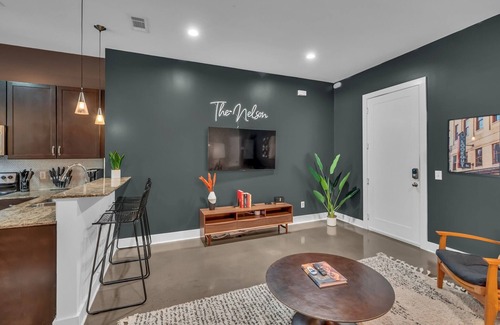 Midtown Condo | Country Row and Vanderbilt in West End Nash A1 location Sleeps 4