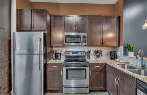Midtown Condo | Country Row and Vanderbilt in West End Nash A1 location Sleeps 4