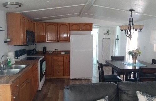Homosassa House | Country setting on Florida's Nature Coast. Park your boat and RV here too.