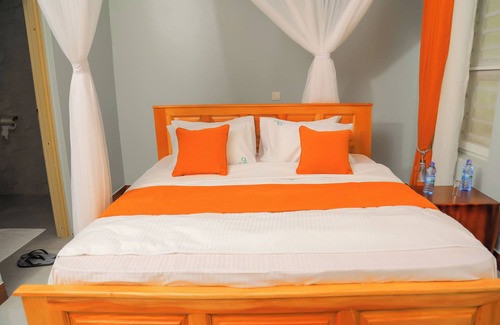Western Uganda National Parks Hotel | country sights Hotel Bulisa