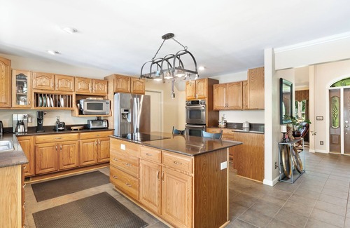 Hamilton House | Country stay with hot tub & fireplace near Spooky Nook & Miami Univ.