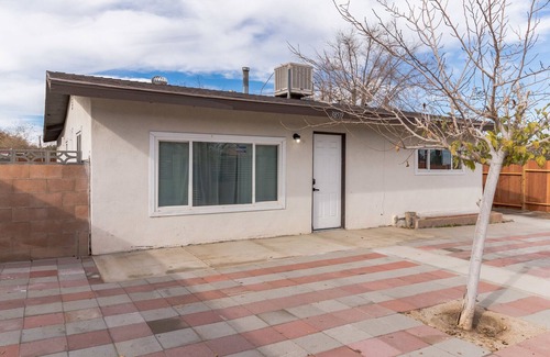 Palmdale House | Country-Style Desert Retreat in Center of Palmdale