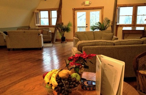 Lexington Cabin | Country Tweed Queen Suite in Heartstone Lodge
