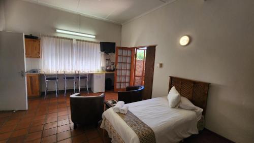 Graaff-Reinet House | Country Village