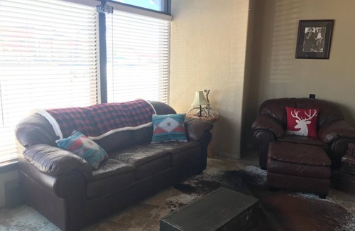 Rock Springs Hotel | Country West Motel