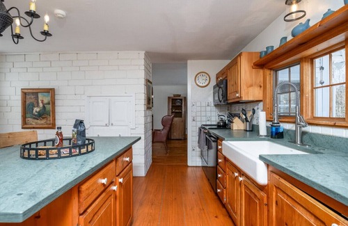 Killington House | CountryBear- AC, Pool, Hot Tub, Fire Pit, Grill