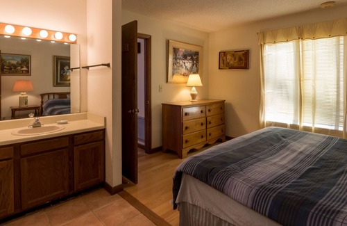 Carrboro Apartment | Countryside and Thai food in Carrboro