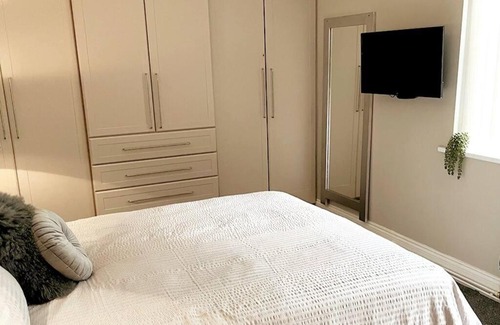 Sheffield Apartment | Countryside Apartment nr. Dore Train station
