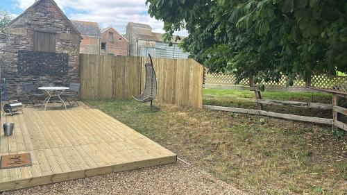 Taunton Apartment | Countryside Chestnut Tree Den