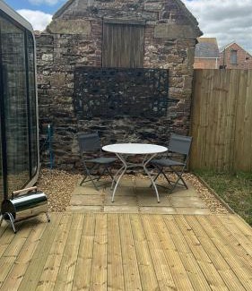 Taunton Apartment | Countryside Chestnut Tree Den