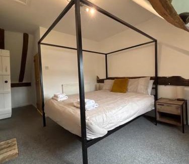 Bulmer House | Countryside Cottage in Bulmer- Sleeps 6 7