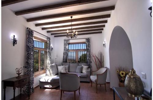 Antequera House | Countryside Cottage with Pool