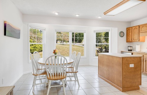 Alexander House | Countryside Escape 15 Mins to Downtown Asheville w/Covered Wrap Around Porch!