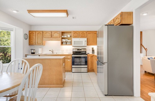 Alexander House | Countryside Escape 15 Mins to Downtown Asheville w/Covered Wrap Around Porch!