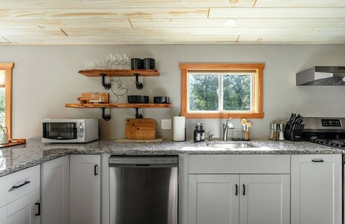 Narrowsburg Cabin | Countryside Escape · Pond · Hot Tub · Cabin Bloom