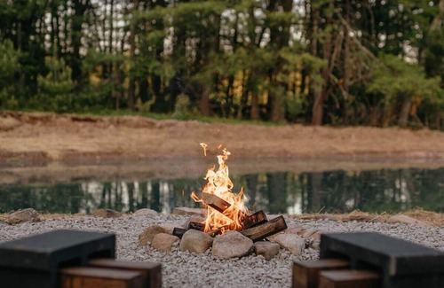 Narrowsburg Cabin | Countryside Escape · Pond · Hot Tub · Cabin Bloom