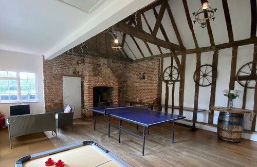 North Weald Other | Countryside Farmhouse with heated pool, hot tub, playroom in Essex, near London!