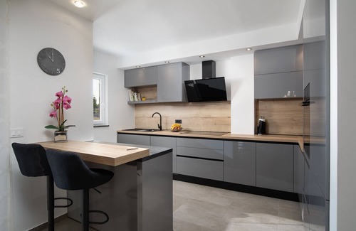 Sajini Apartment | Countryside holiday apartment with 3 bedroom nestled in serene surroundings
