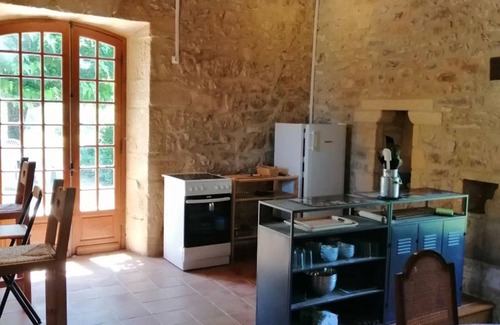 Thenon Cottage | Countryside house with pool and fireplace, Périgord Noir
