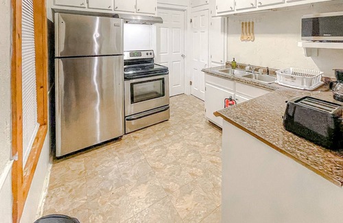 Ardmore House | Countryside house with porch, backyard, washer/dryer, & central AC- dog-friendly