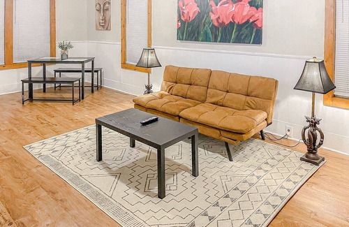Ardmore House | Countryside house with porch, backyard, washer/dryer, & central AC- dog-friendly