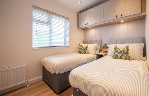 Dartmouth Cabin | Countryside Lodge Retreat On Golf Course