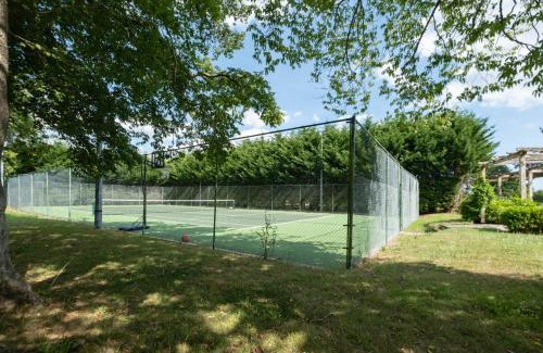 Upper Dicker House | Countryside Retreat packed with Activities Tennis including Hot Tub, BBQ, Darts