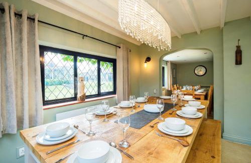 Upper Dicker House | Countryside Retreat packed with Activities Tennis including Hot Tub, BBQ, Darts