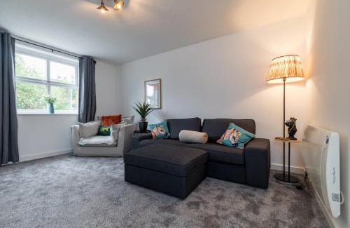 Rocester House | Countryside Stay Near JCB, Peaks & Alton Towers