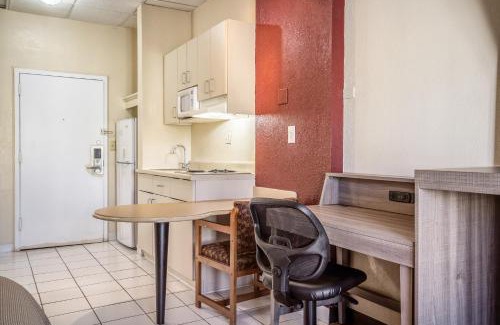 Independence Hotel | Countryside Suites Kansas City Independence I-70 East Sports Complex Hotel