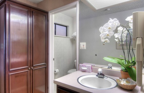 North Whisman Hotel | County Inn