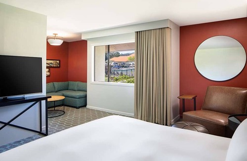 Live Oak Hotel | Couple Nature Retreat | Spacious Suite w/Resort View | Outdoor Pool Access
