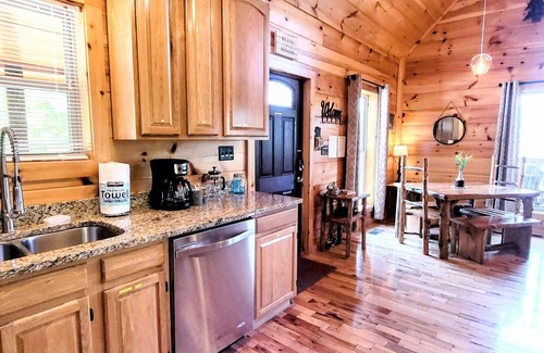 Gatlinburg - Pigeon Forge Cabin | Couple's Dream Cabin ~ Mountain Views, LED Hot Tub, WiFi, Grill, Picnic Pavilion