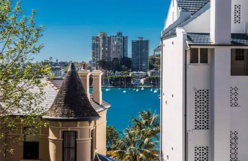 Elizabeth Bay Apartment | Couple's Gateway in Sunny Elizabeth Bay