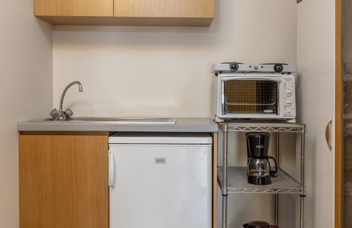 Petaloudes Apartment | ★ Couple's Getaway ★ Patio | Sophisticated Style |