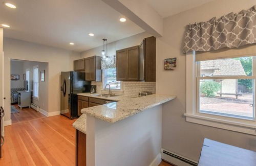 Broadmoor Cottage | Couple's Mountain Getaway Close to Everything!