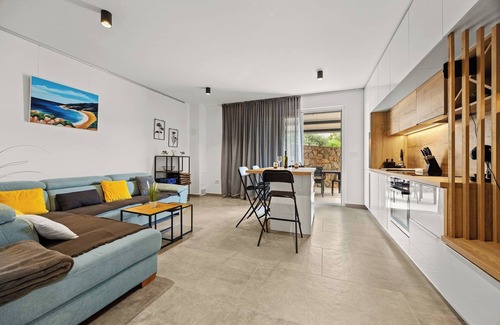 Cres Apartment | Couple's Vacation with Jacuzzi - Crepsa Paradise