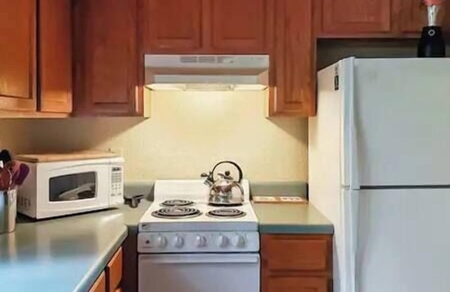 Hot Springs House | Couples Cabin with King bed and outdoor hot tub!