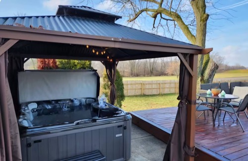 Merrillville House | Couples Getaway - Guesthouse/In-Law Suite with Jacuzzi/Sauna/Pool