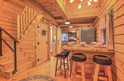 Elizabethton Cabin | Couples Getaway in the Smokey Mountains/Hot Tub Cabin B