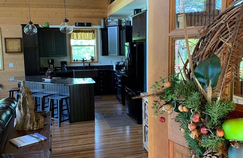Franklin Cabin | Couples Paradise: Soothing Sunset & Starry Nights Await!
